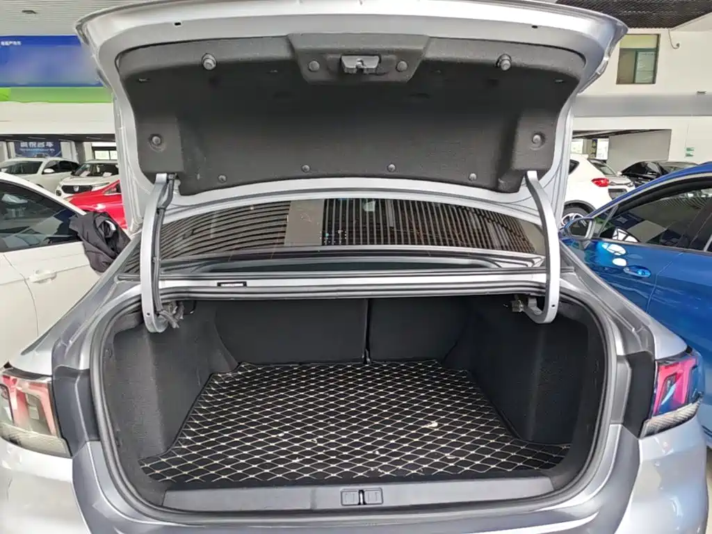 Peugeot 308 — миниатюра 19