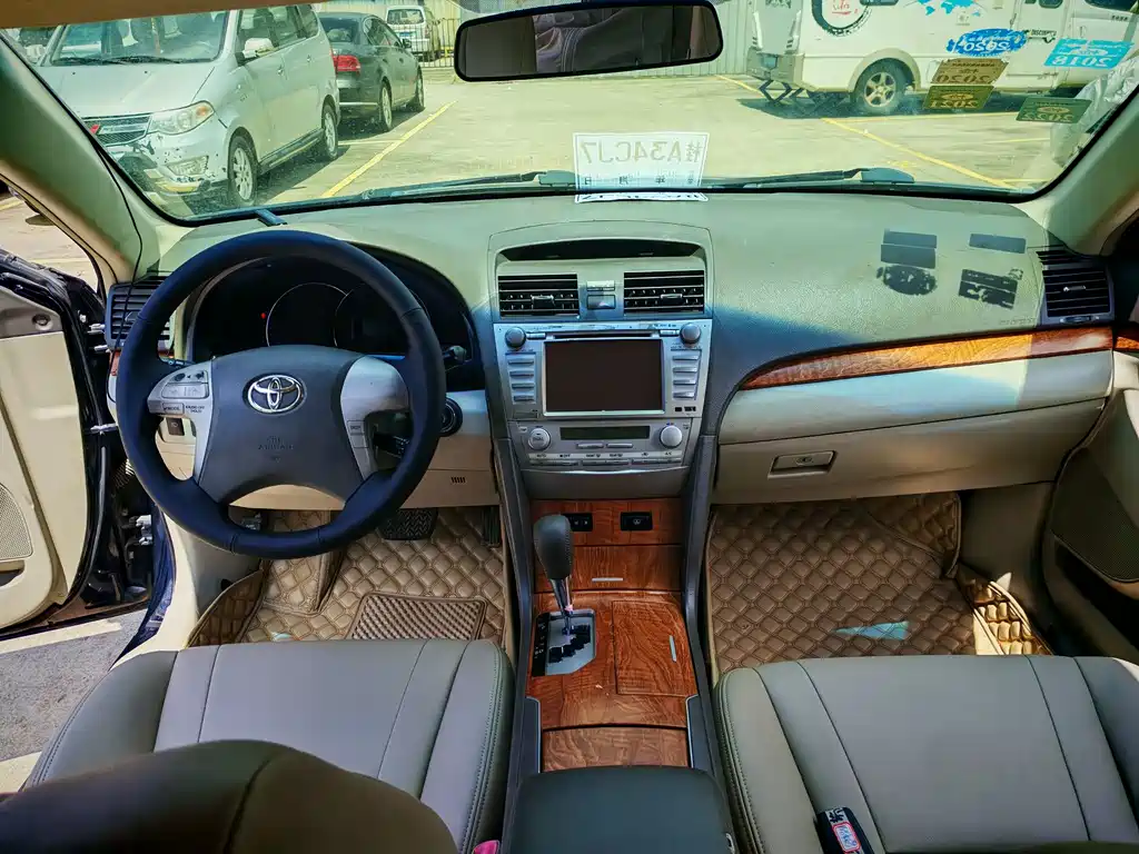 Toyota Camry — миниатюра 8