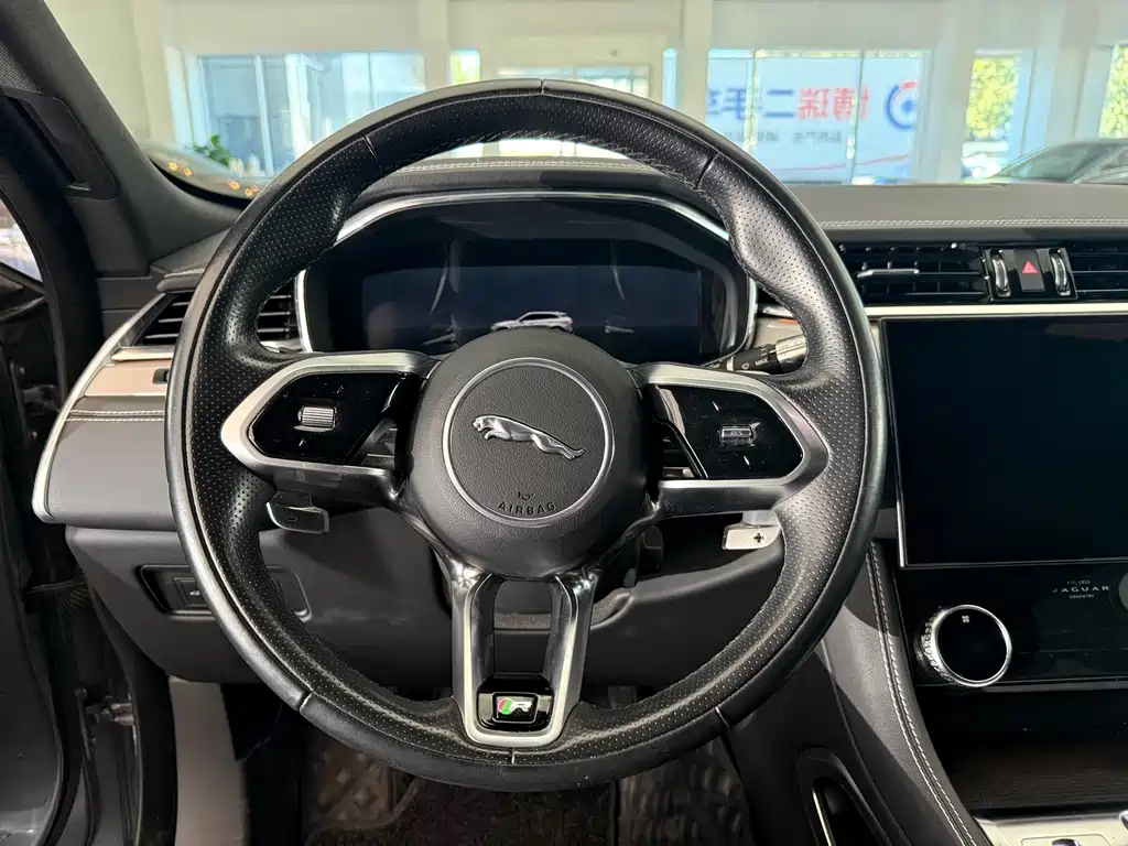 Jaguar F-PACE — миниатюра 11