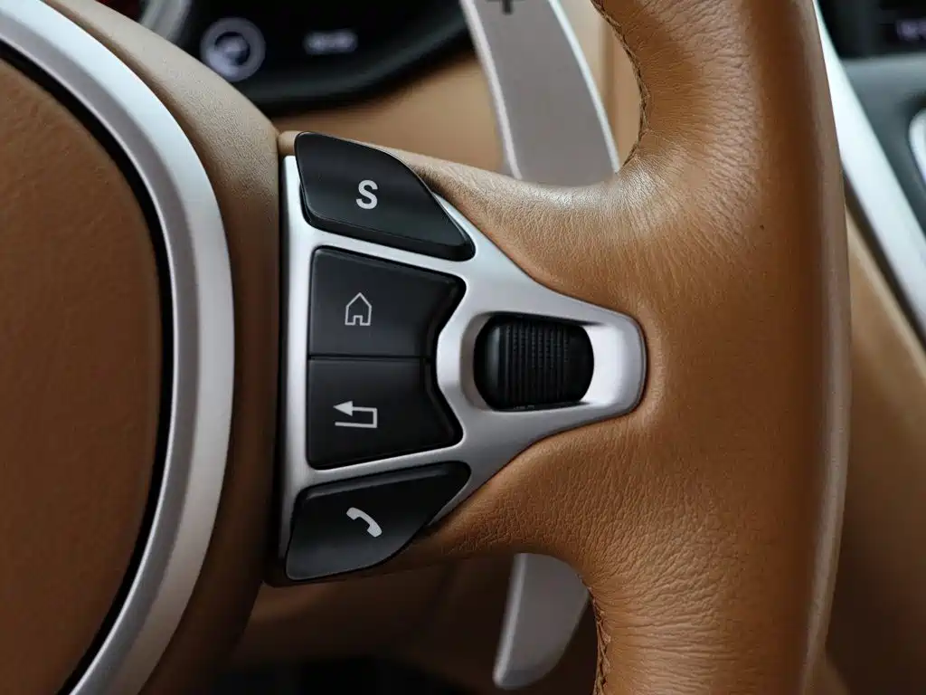 Aston Martin DB11 — миниатюра 10