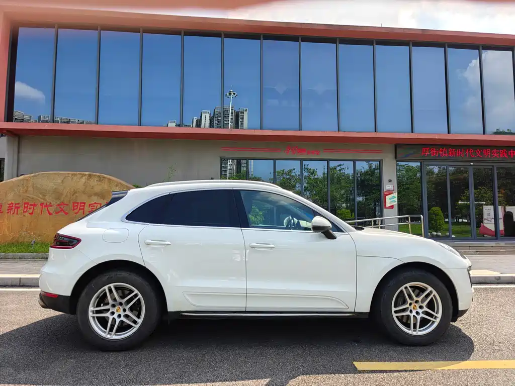 Porsche Macan — миниатюра 7