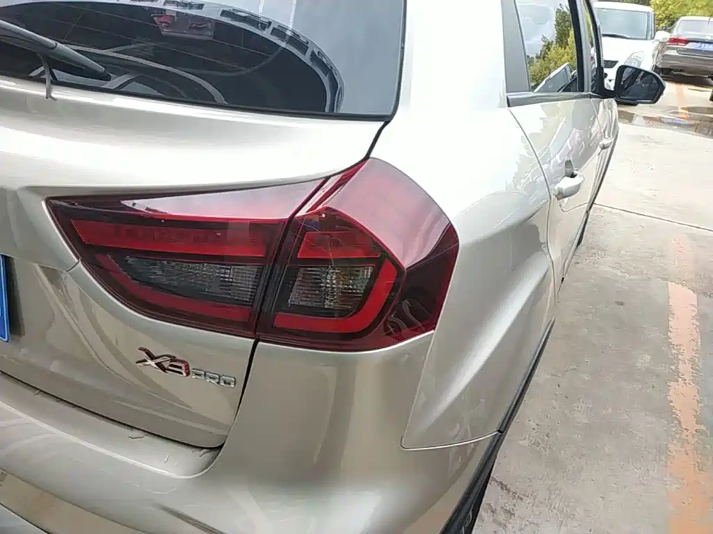 Geely Vision X3 — миниатюра 8