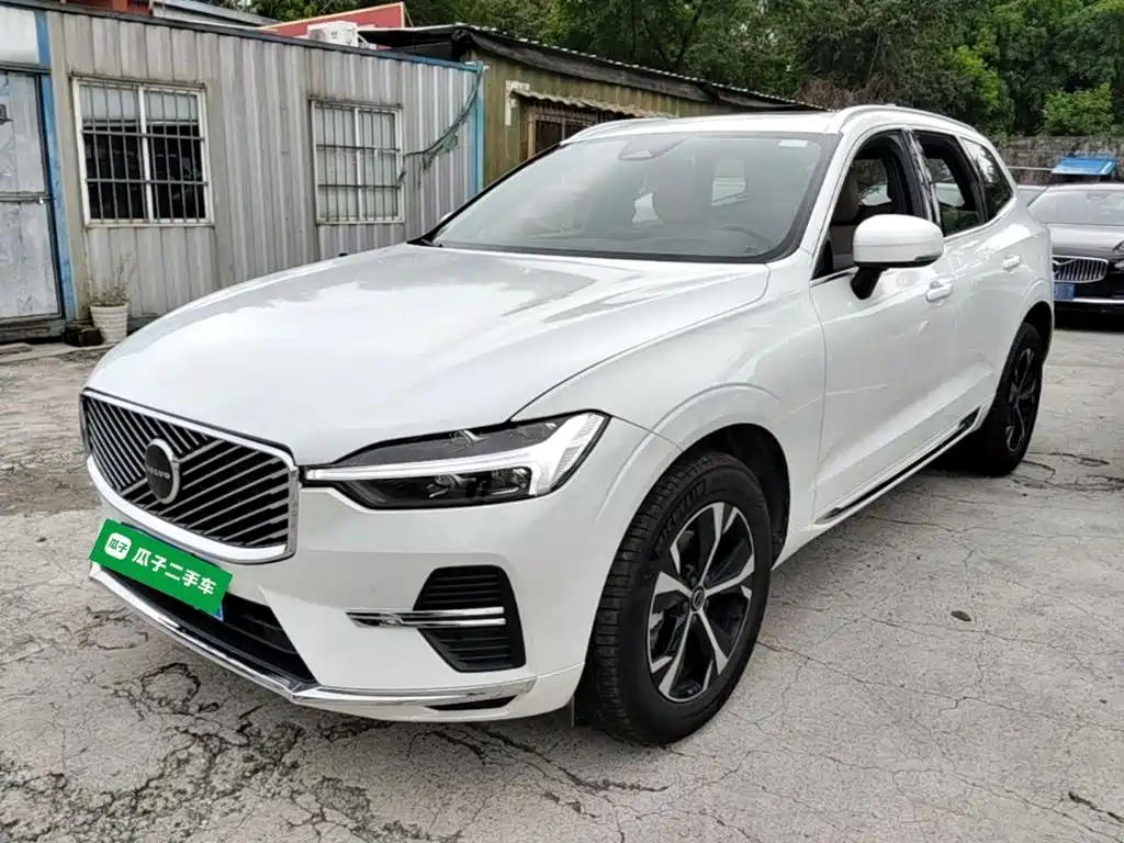 Volvo XC60 2026 B5 Luxury