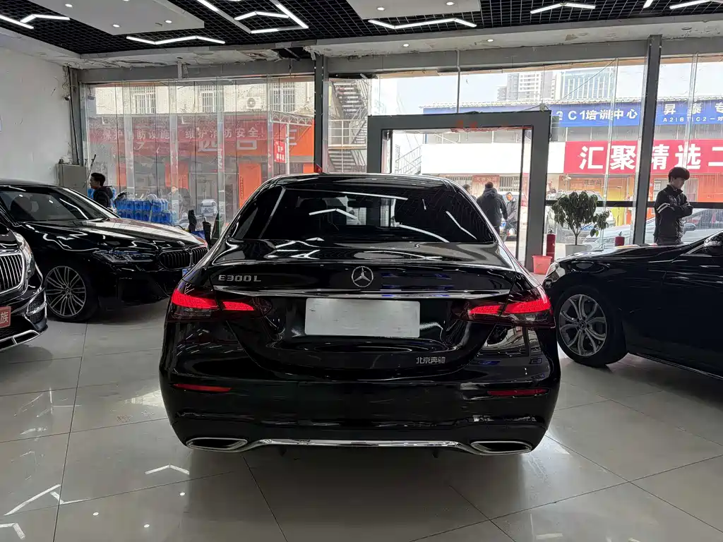 Mercedes-Benz E-Class — миниатюра 16