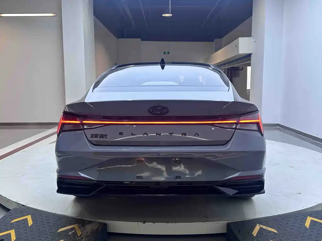 Hyundai Elantra — миниатюра 3