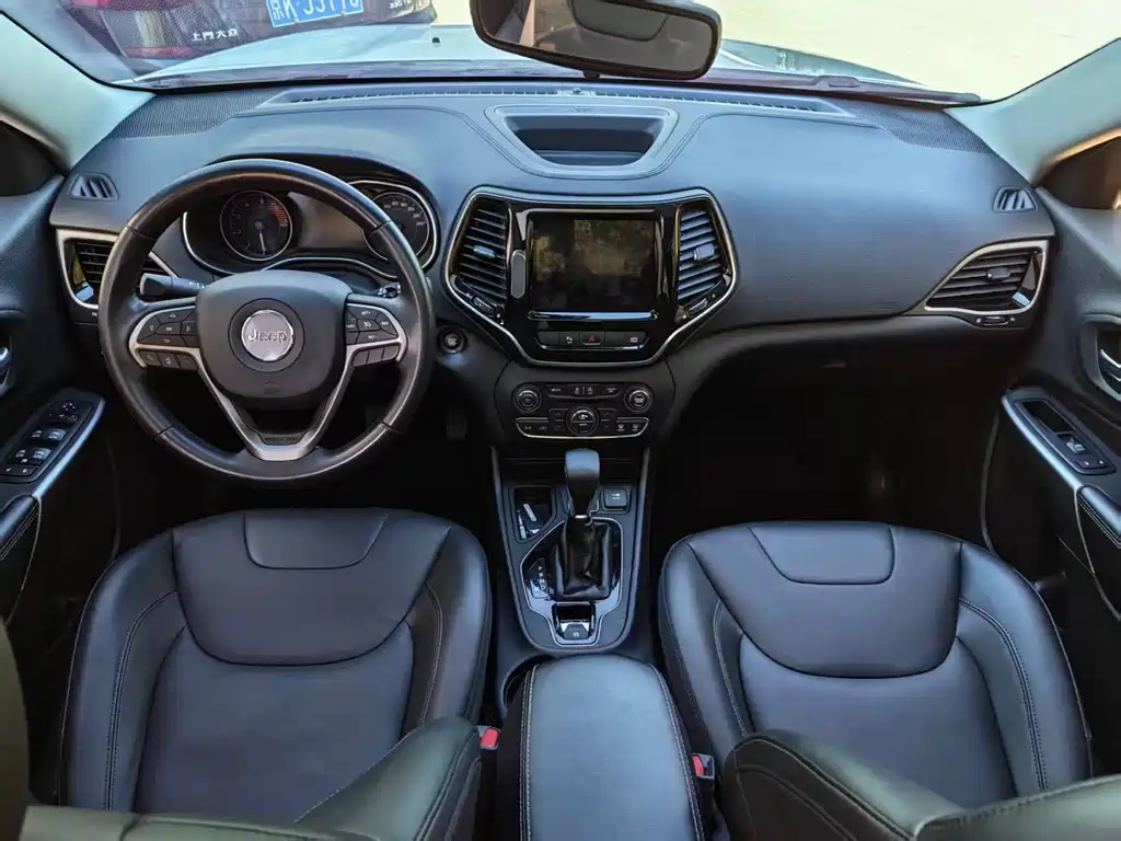 Jeep Cherokee — миниатюра 12