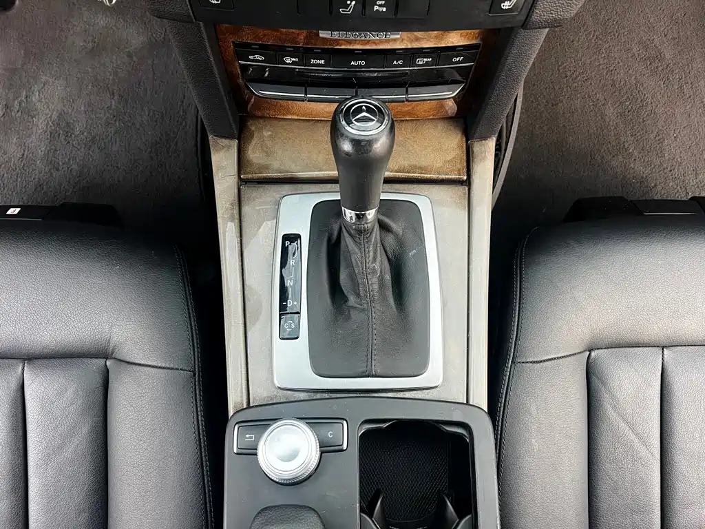 Mercedes-Benz E-Class (Import) — миниатюра 23