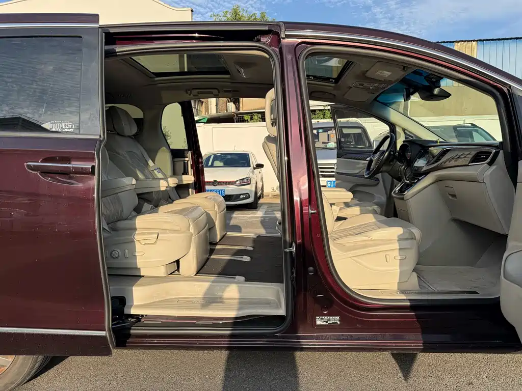 Buick GL8 — миниатюра 5