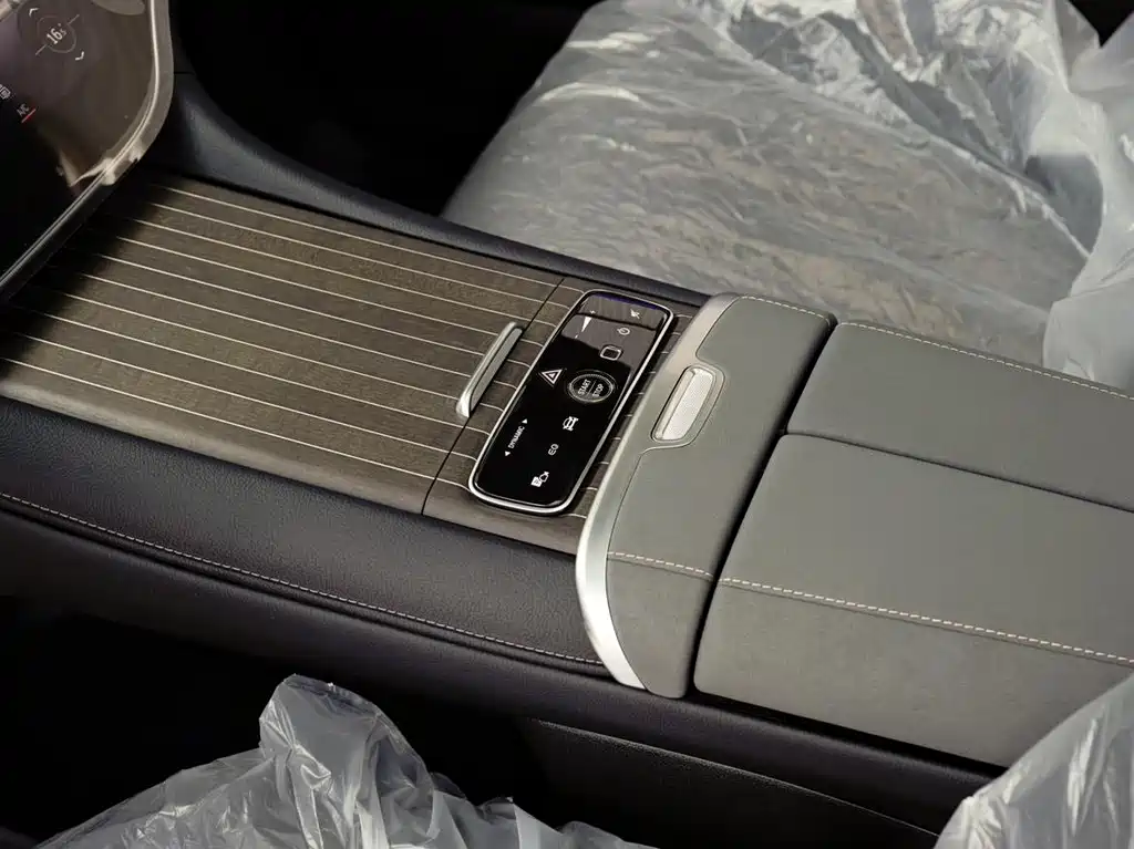 Mercedes-Benz EQS SUV — миниатюра 17