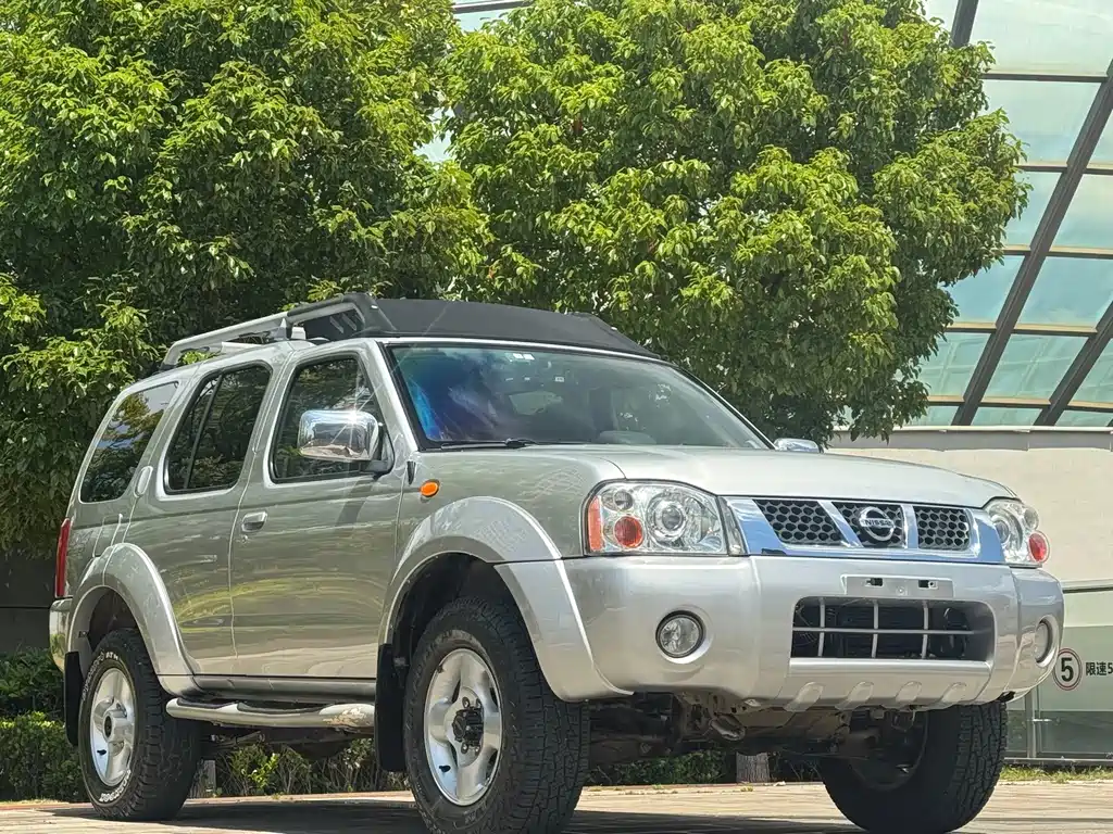 Nissan Paladin — миниатюра 3
