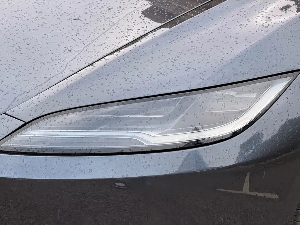 Tesla Model 3 — миниатюра 15