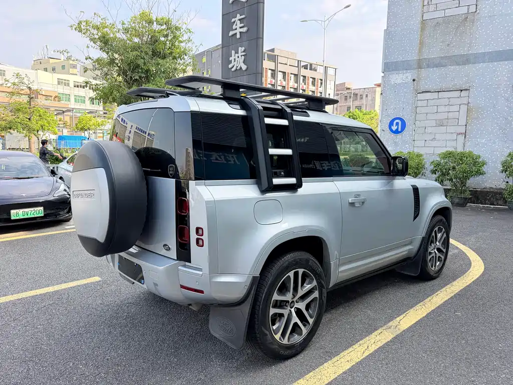Land Rover Defender — миниатюра 6
