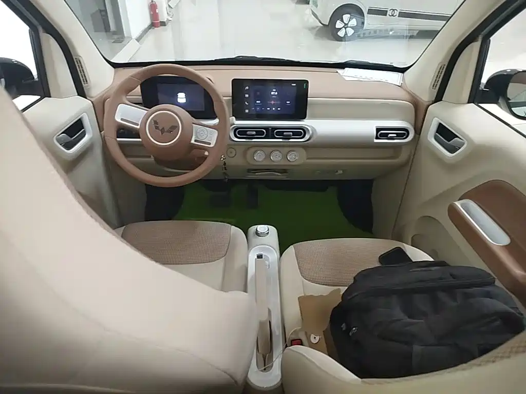 Wuling MINIEV — миниатюра 10