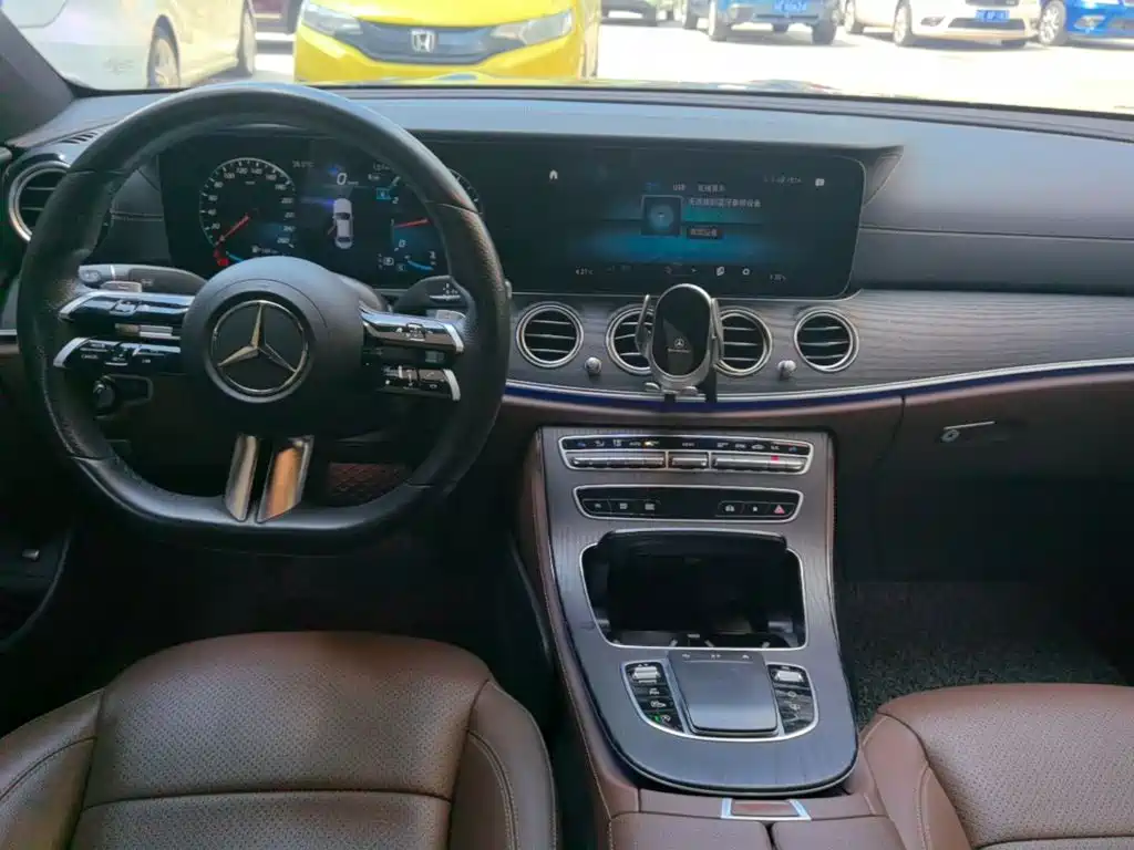 Mercedes-Benz E-Class — миниатюра 10