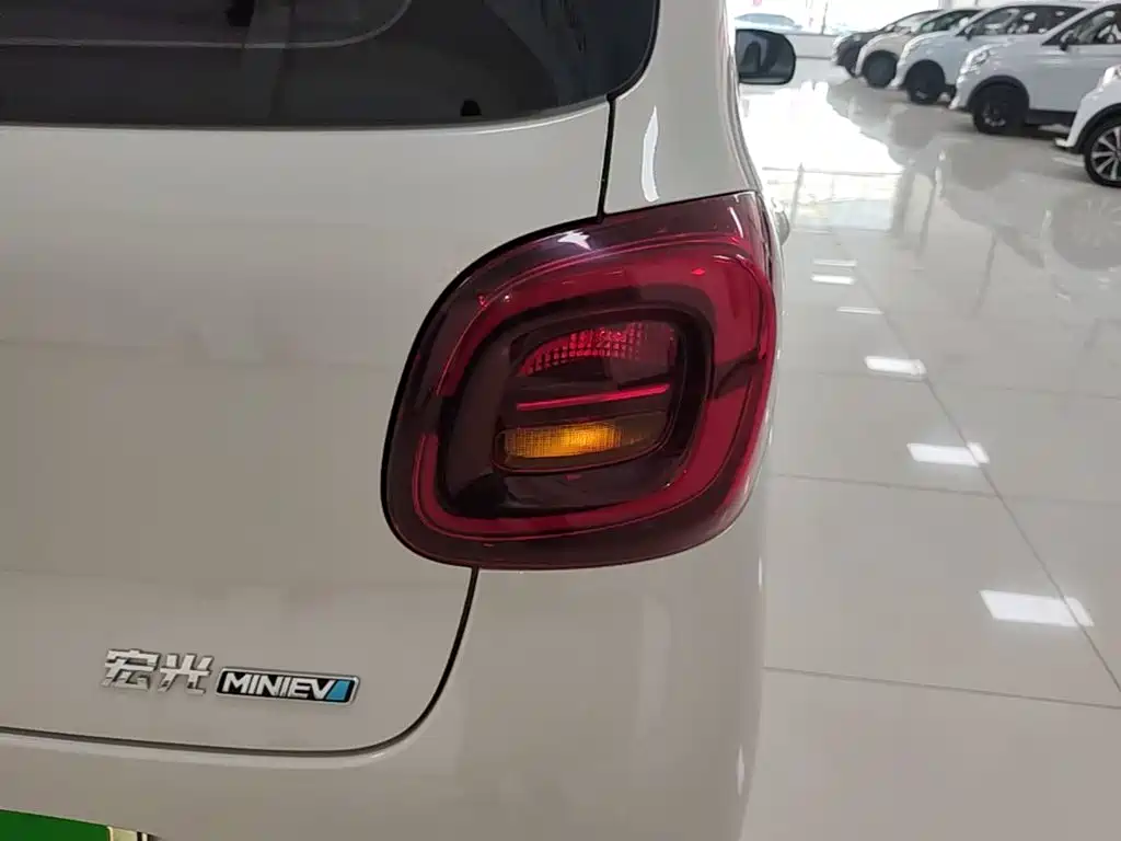 Wuling MINIEV — миниатюра 8
