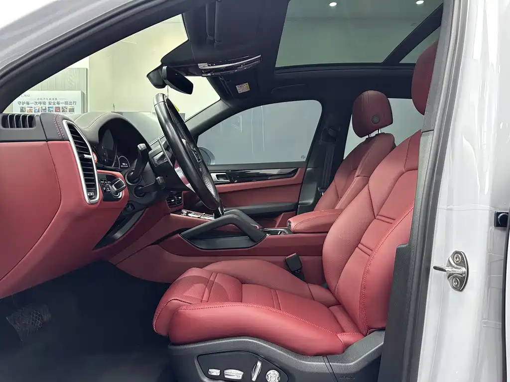 Porsche Cayenne — миниатюра 8