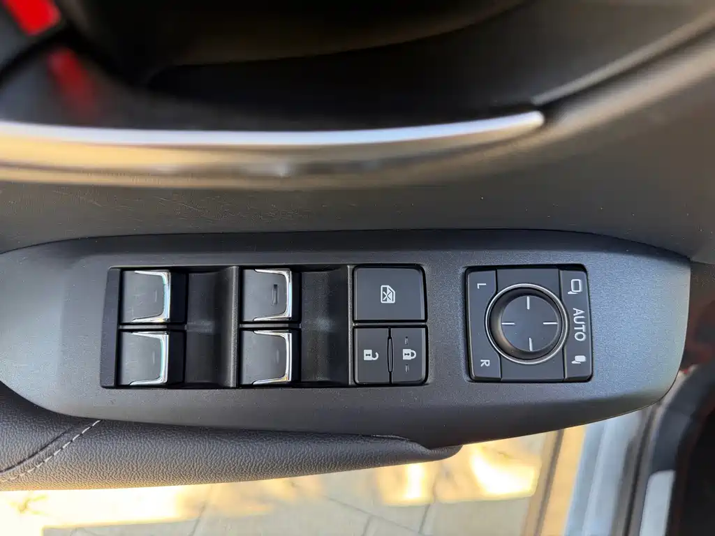 Lexus NX — миниатюра 15