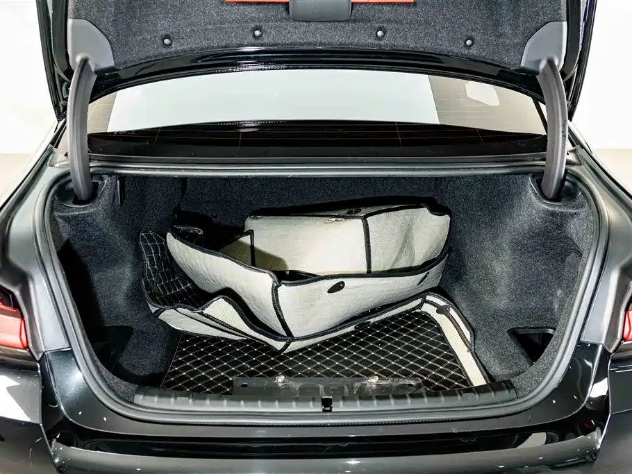 BMW 5 Series — миниатюра 23