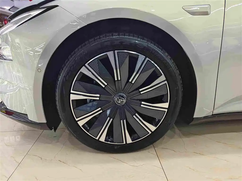 Toyota bZ7 — миниатюра 10