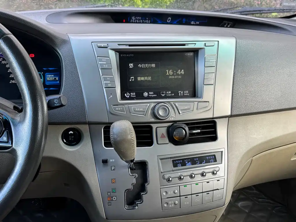 BYD M6 — миниатюра 17