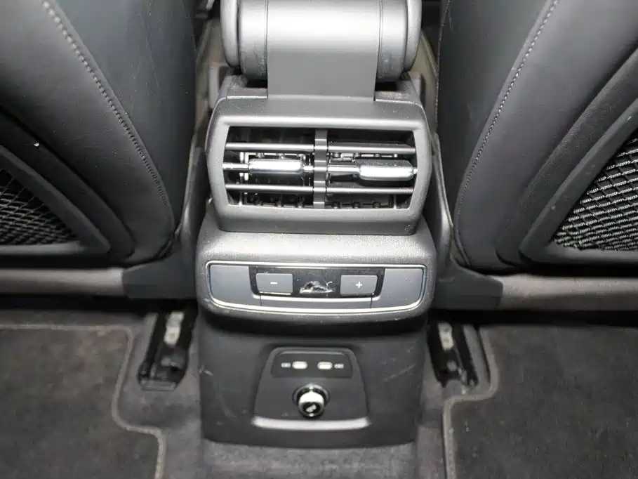 Audi Q4 e-tron — миниатюра 10