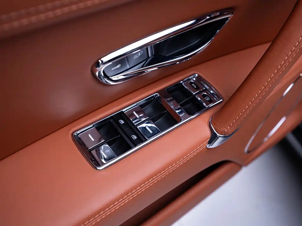 Bentley Flying Spur — миниатюра 24