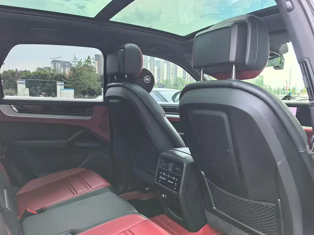 Porsche Cayenne — миниатюра 6