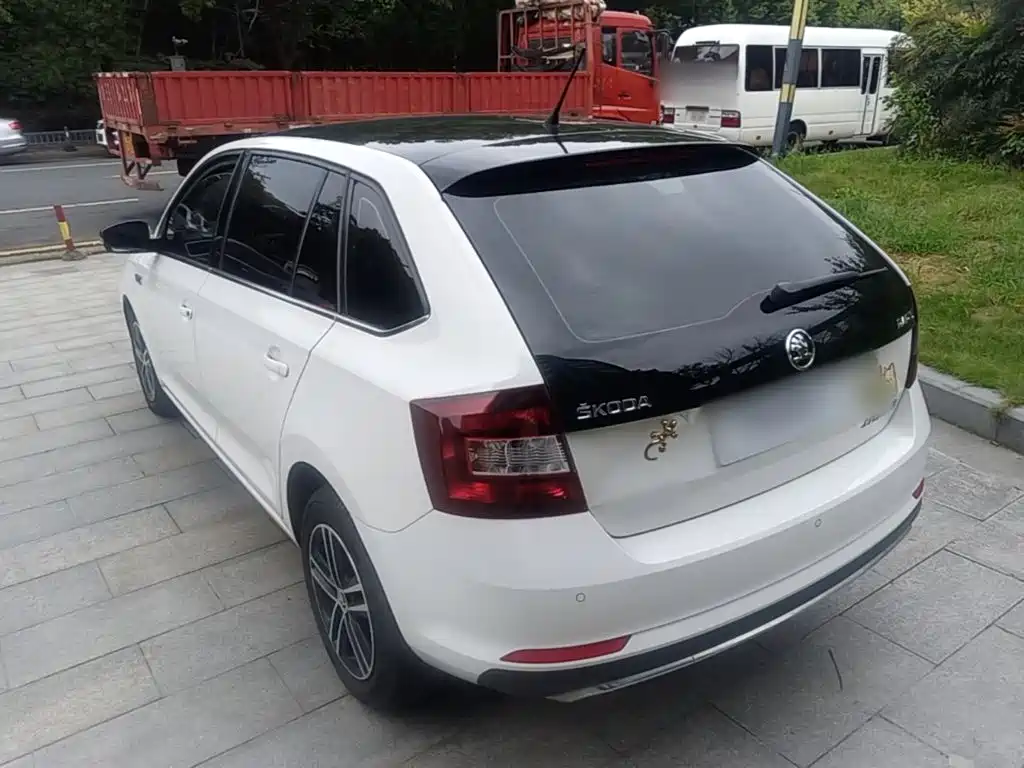 Skoda Rapid Spaceback — миниатюра 5