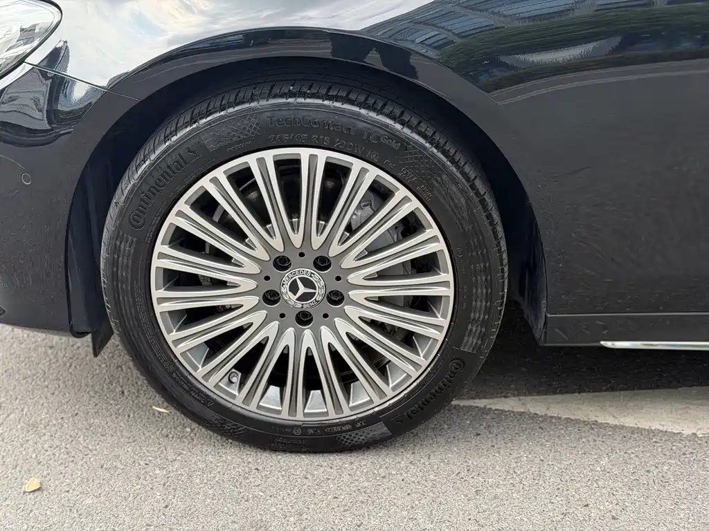 Mercedes-Benz E-Class — миниатюра 4