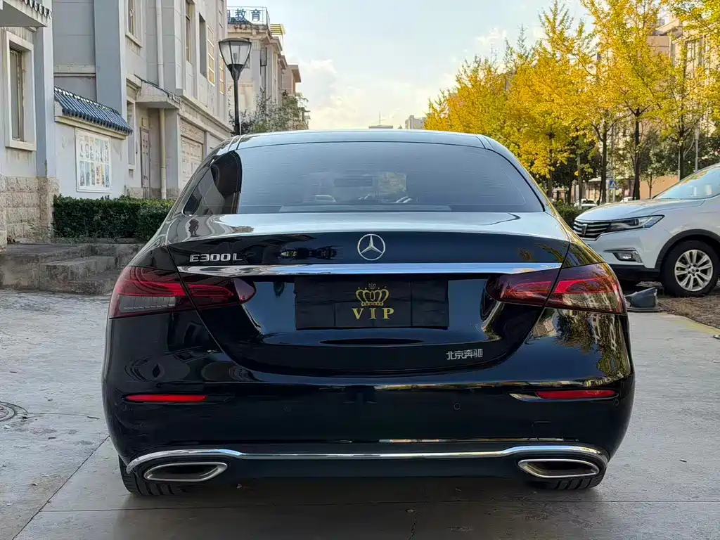 Mercedes-Benz E-Class — миниатюра 7