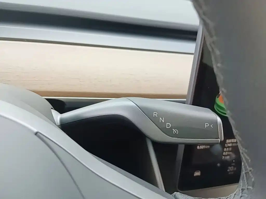 Tesla Model 3 — миниатюра 14