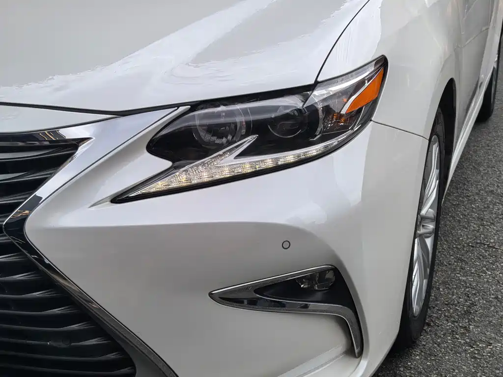 Lexus ES — миниатюра 18
