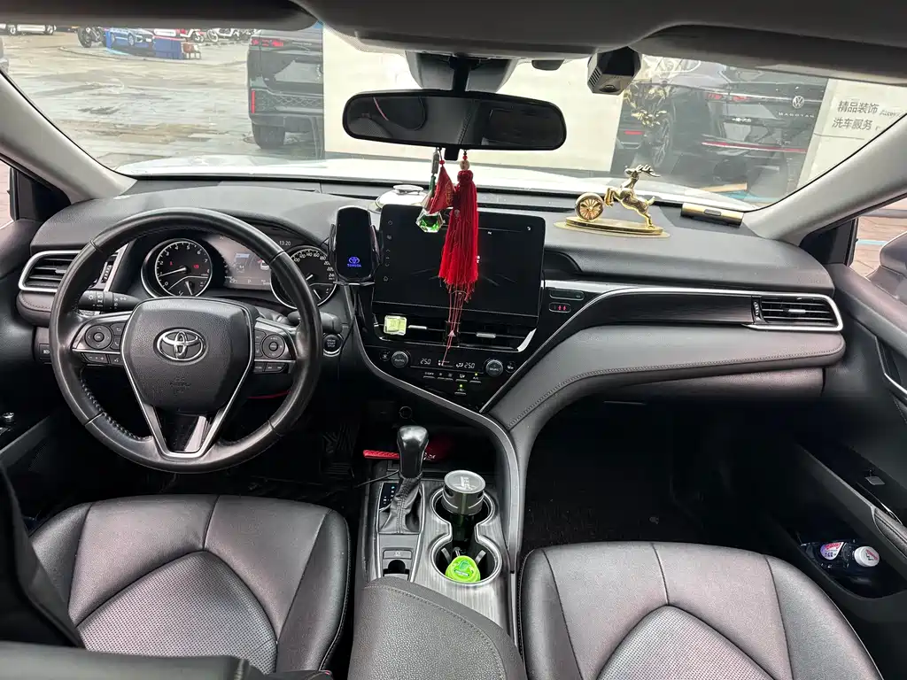 Toyota Camry — миниатюра 12