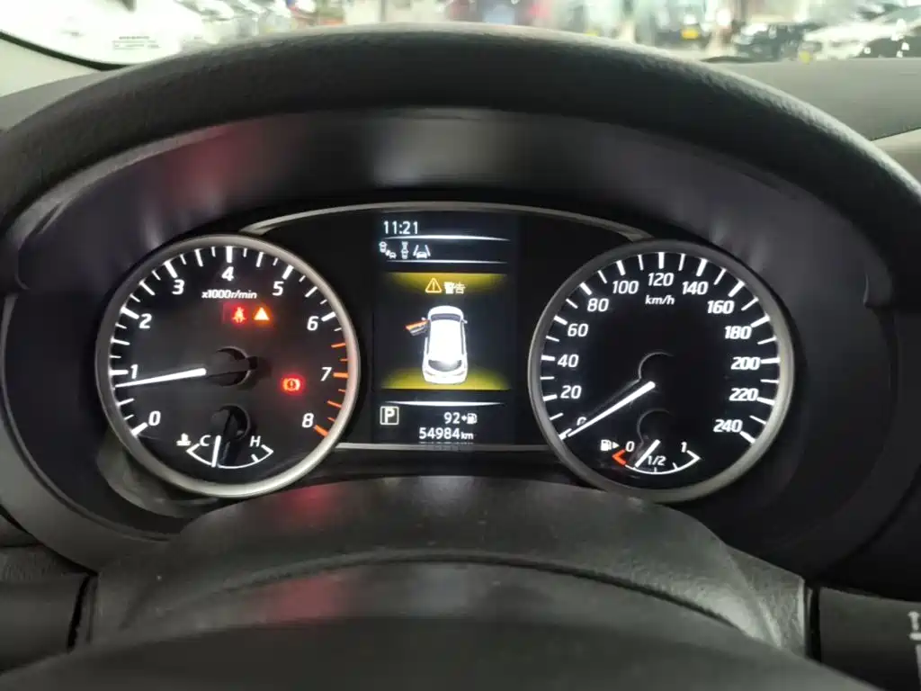 Nissan Tiida — миниатюра 12