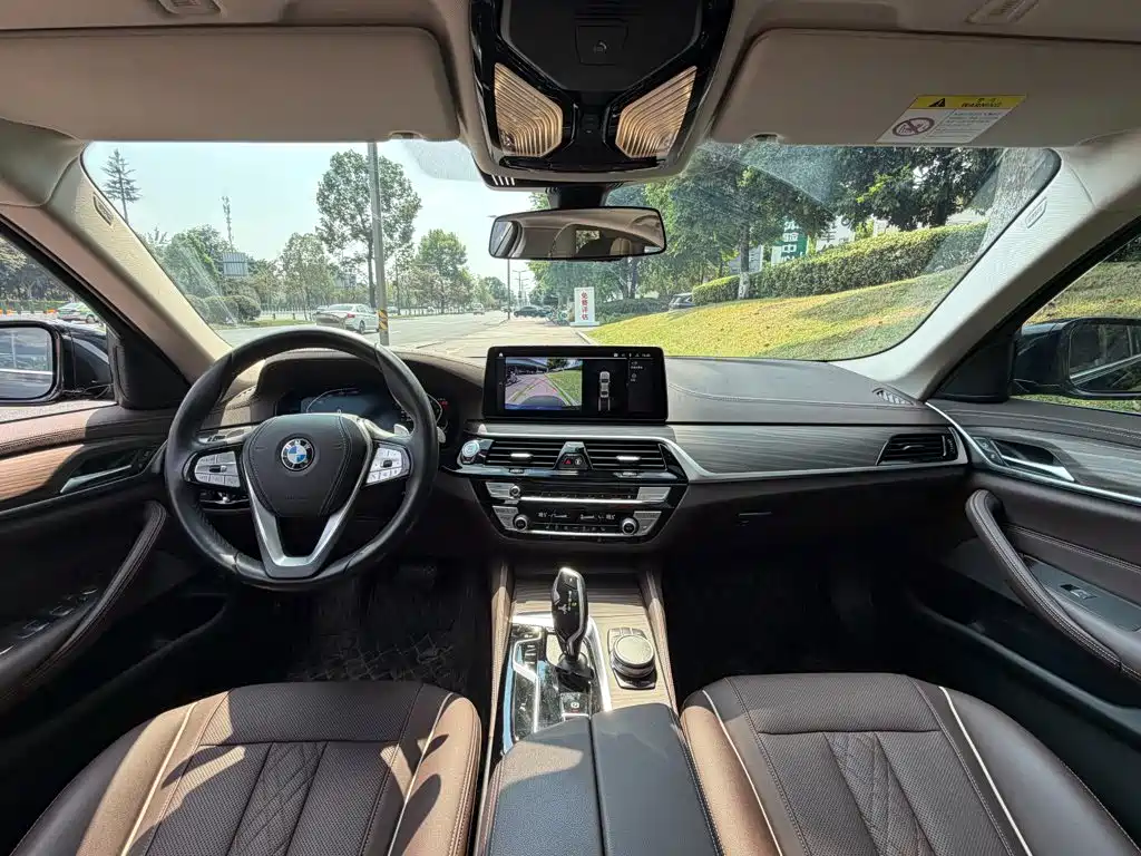 BMW 5 Series — миниатюра 13
