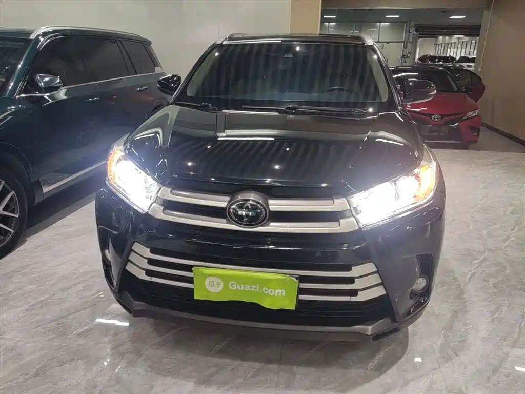 Toyota Highlander 2018 2.0T Luxury 7 мест V