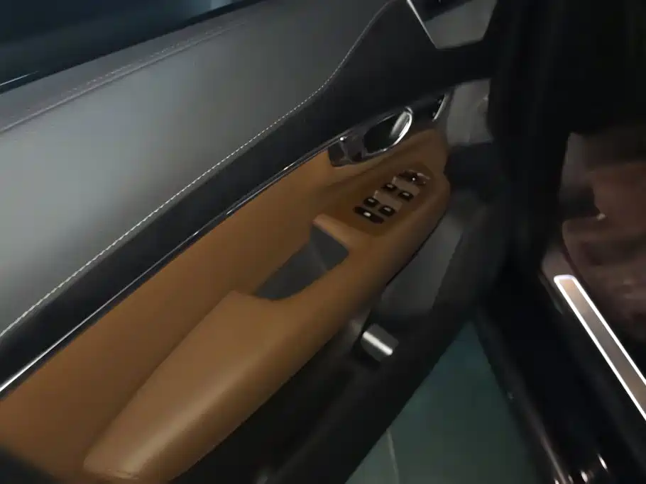 Volvo XC90 PHEV — миниатюра 7