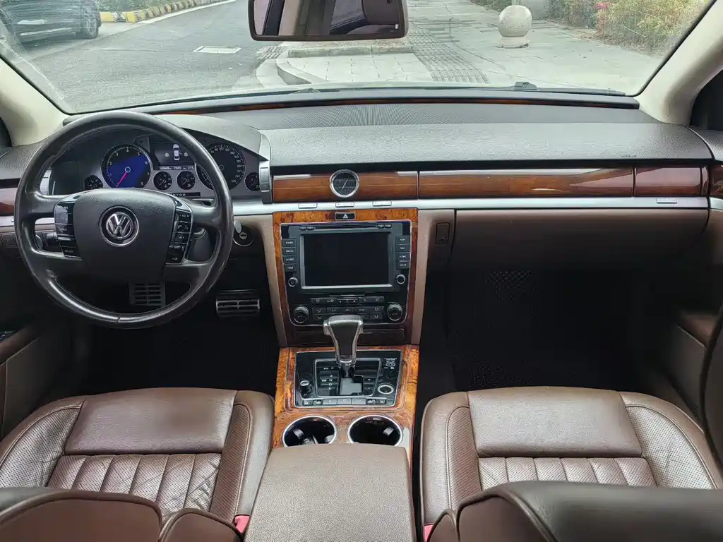 Volkswagen Phaeton — миниатюра 5
