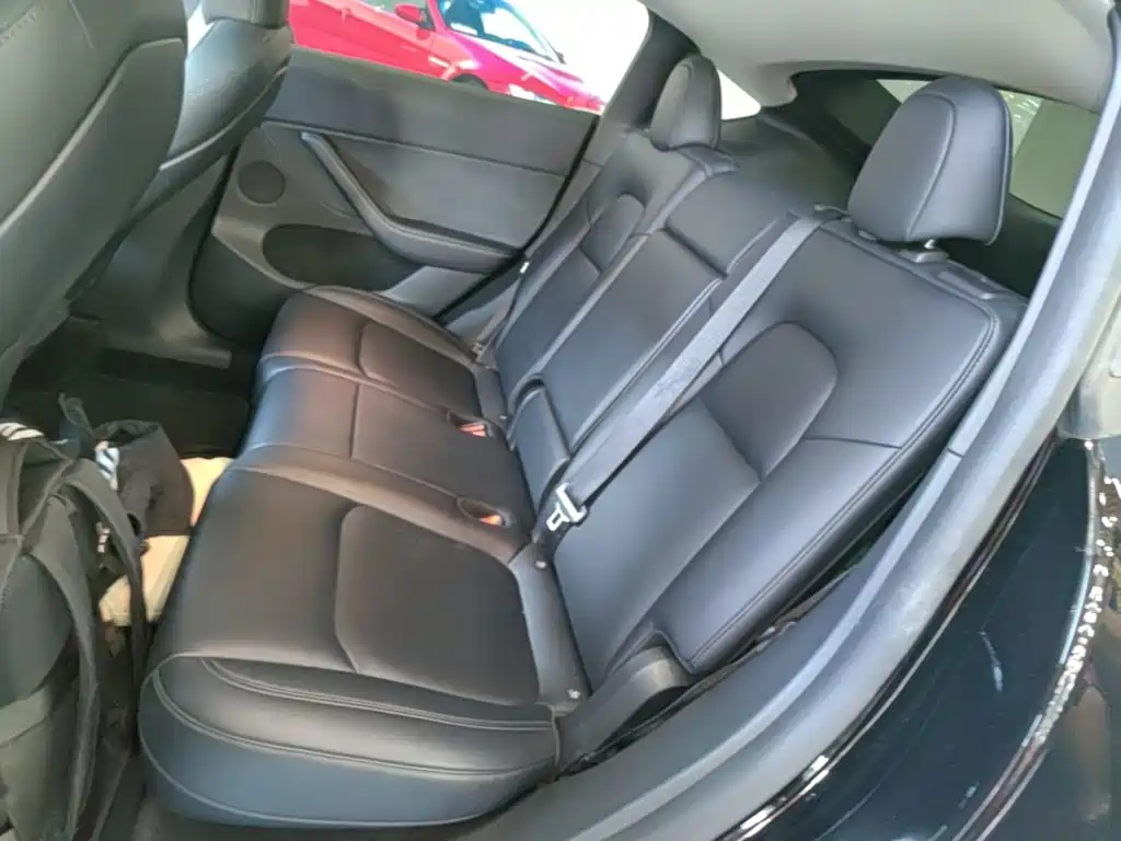 Tesla Model Y — миниатюра 17