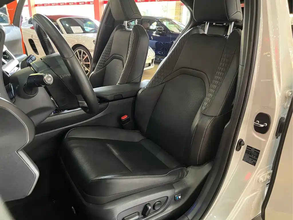 Lexus UX — миниатюра 11