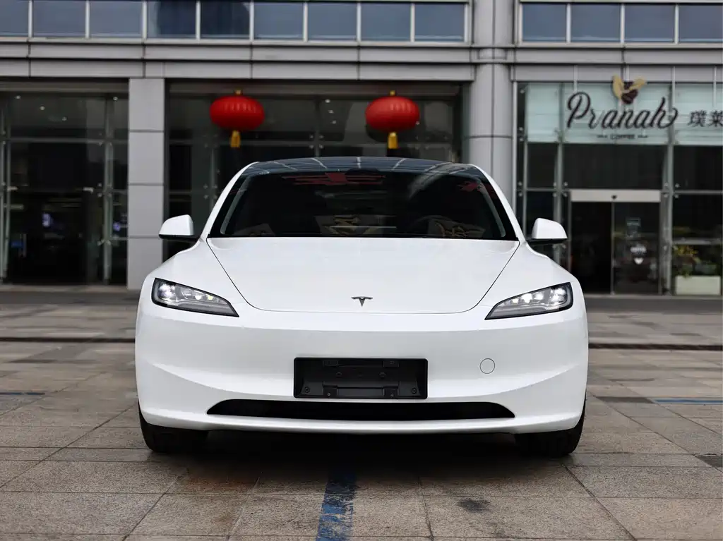 Tesla Model 3 — миниатюра 2