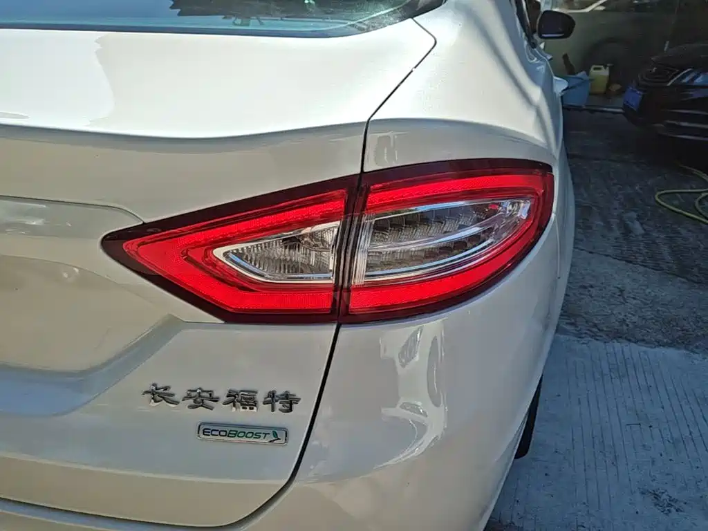 Ford Mondeo — миниатюра 8