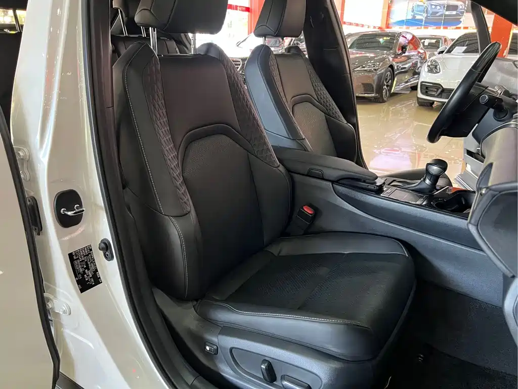 Lexus UX — миниатюра 12