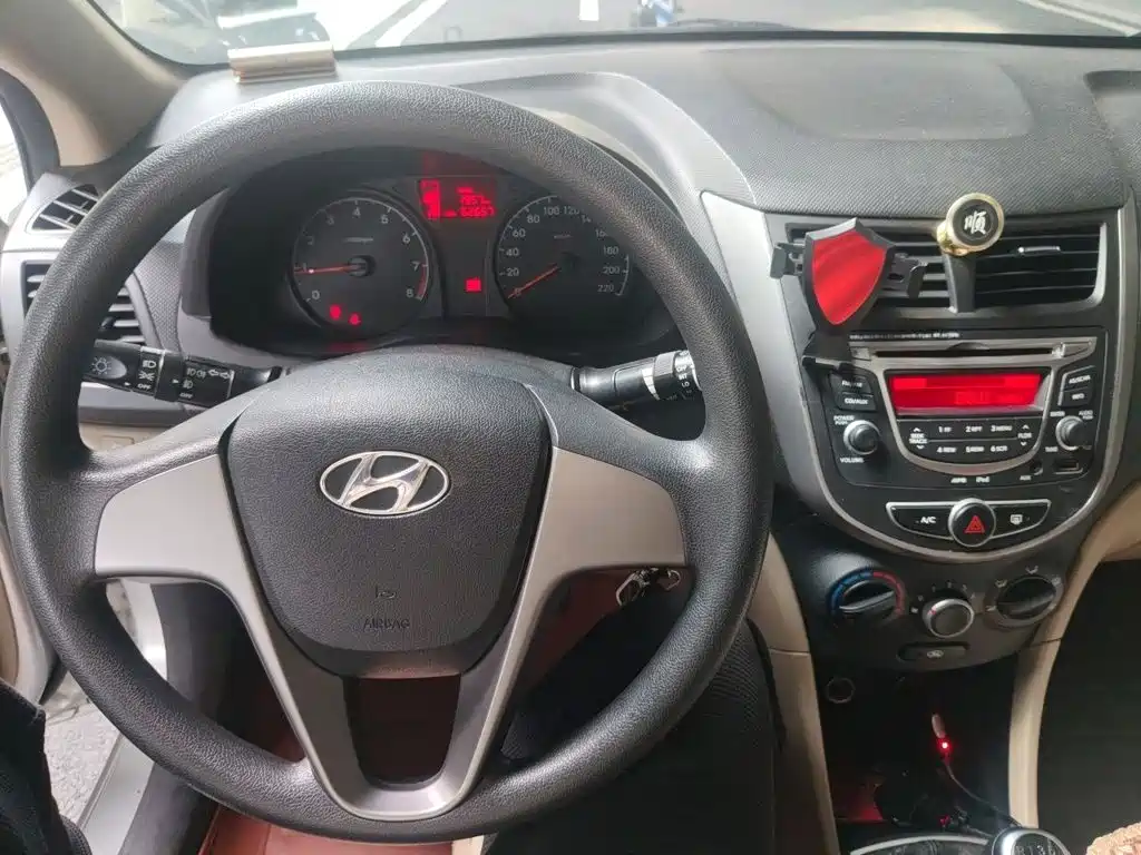 Hyundai Verna — миниатюра 5