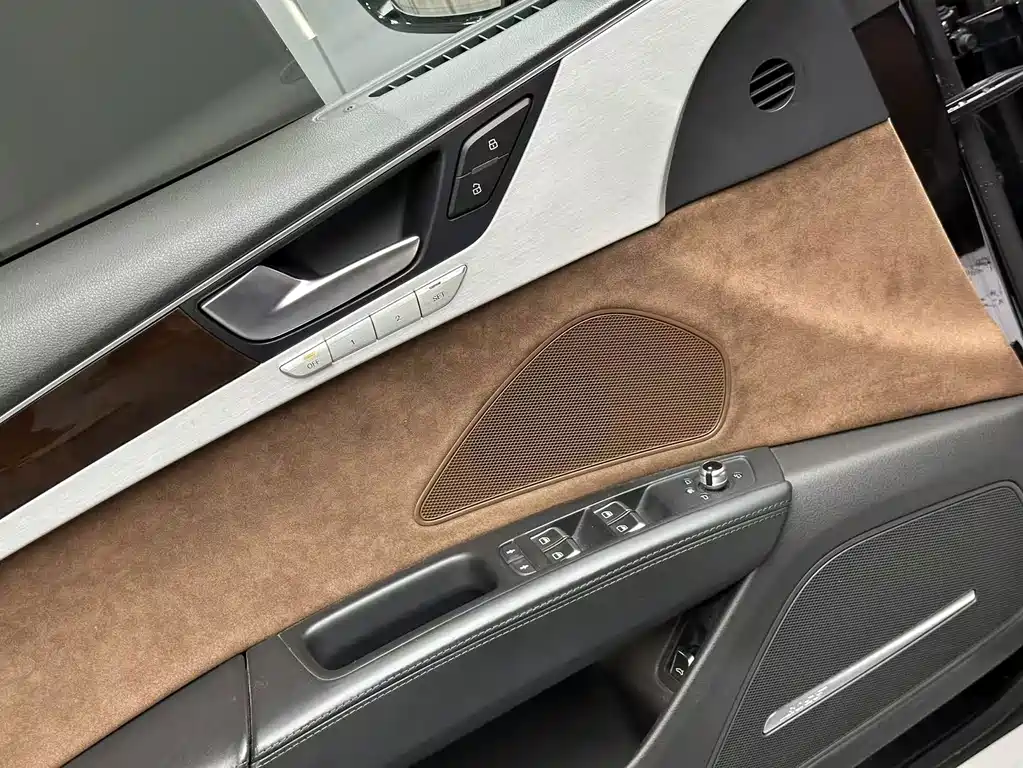 Audi A8 — миниатюра 5