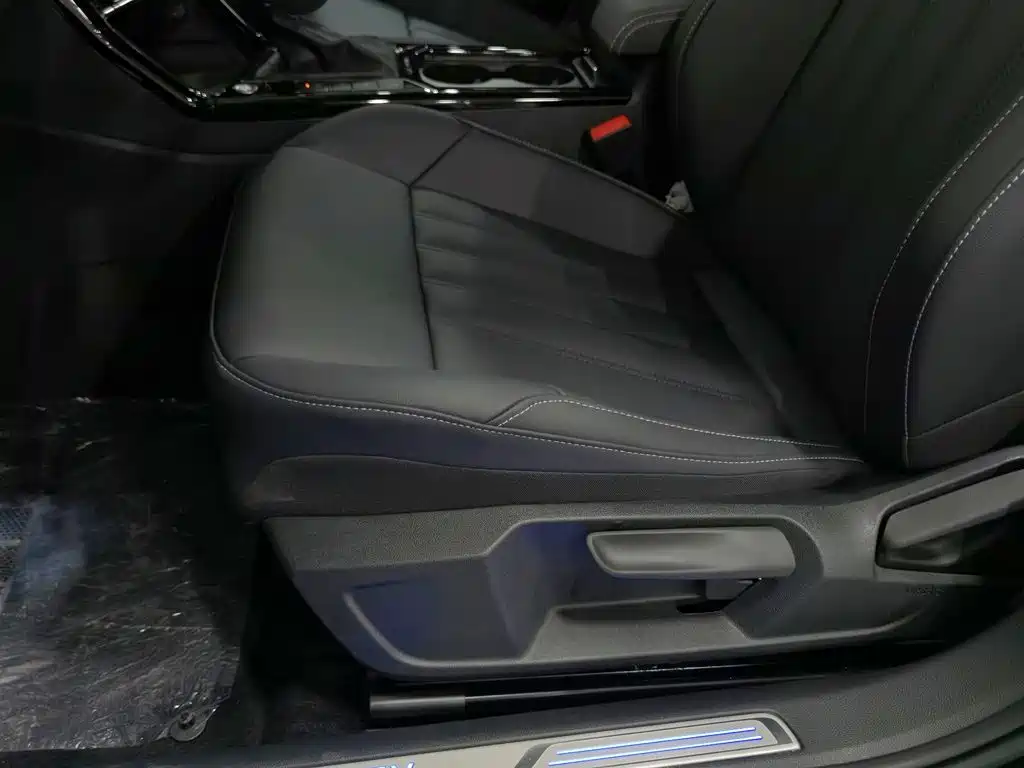 Volkswagen Passat PHEV — миниатюра 20