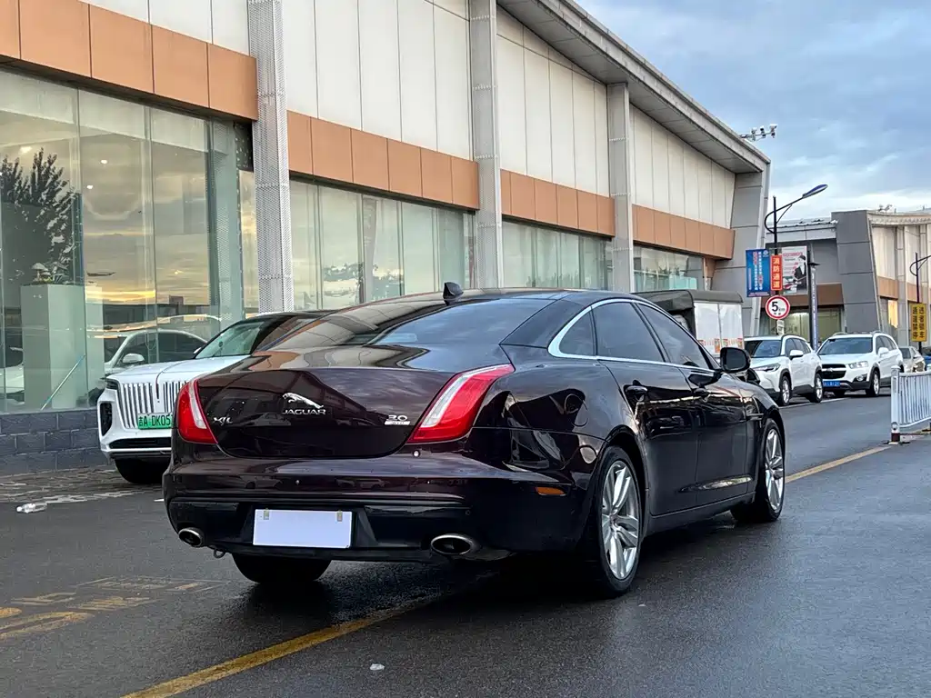 Jaguar XJ — миниатюра 5