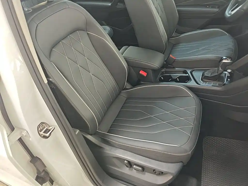 Volkswagen Tiguan L — миниатюра 25