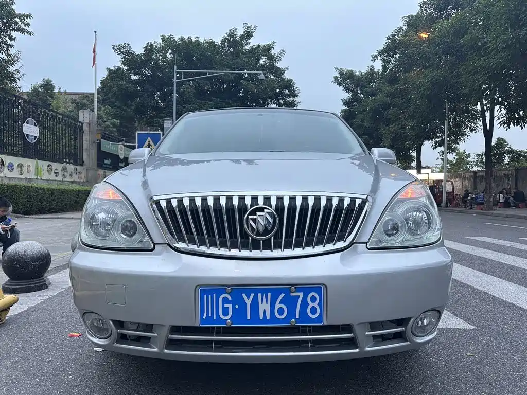 Buick GL8 — миниатюра 2