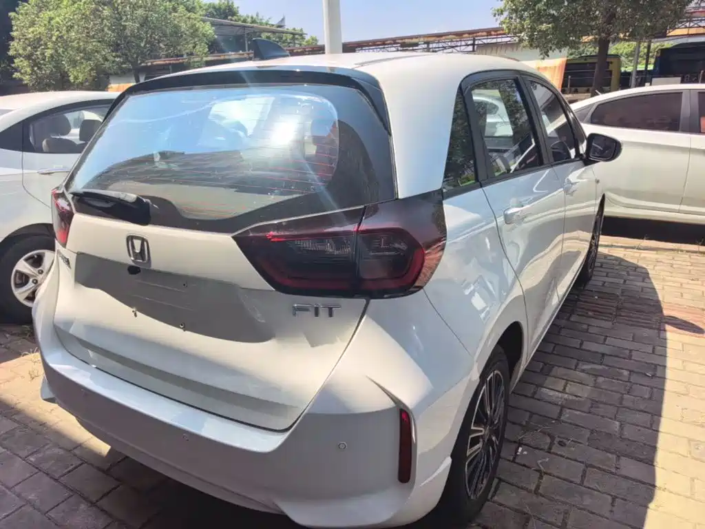 Honda Fit — миниатюра 7